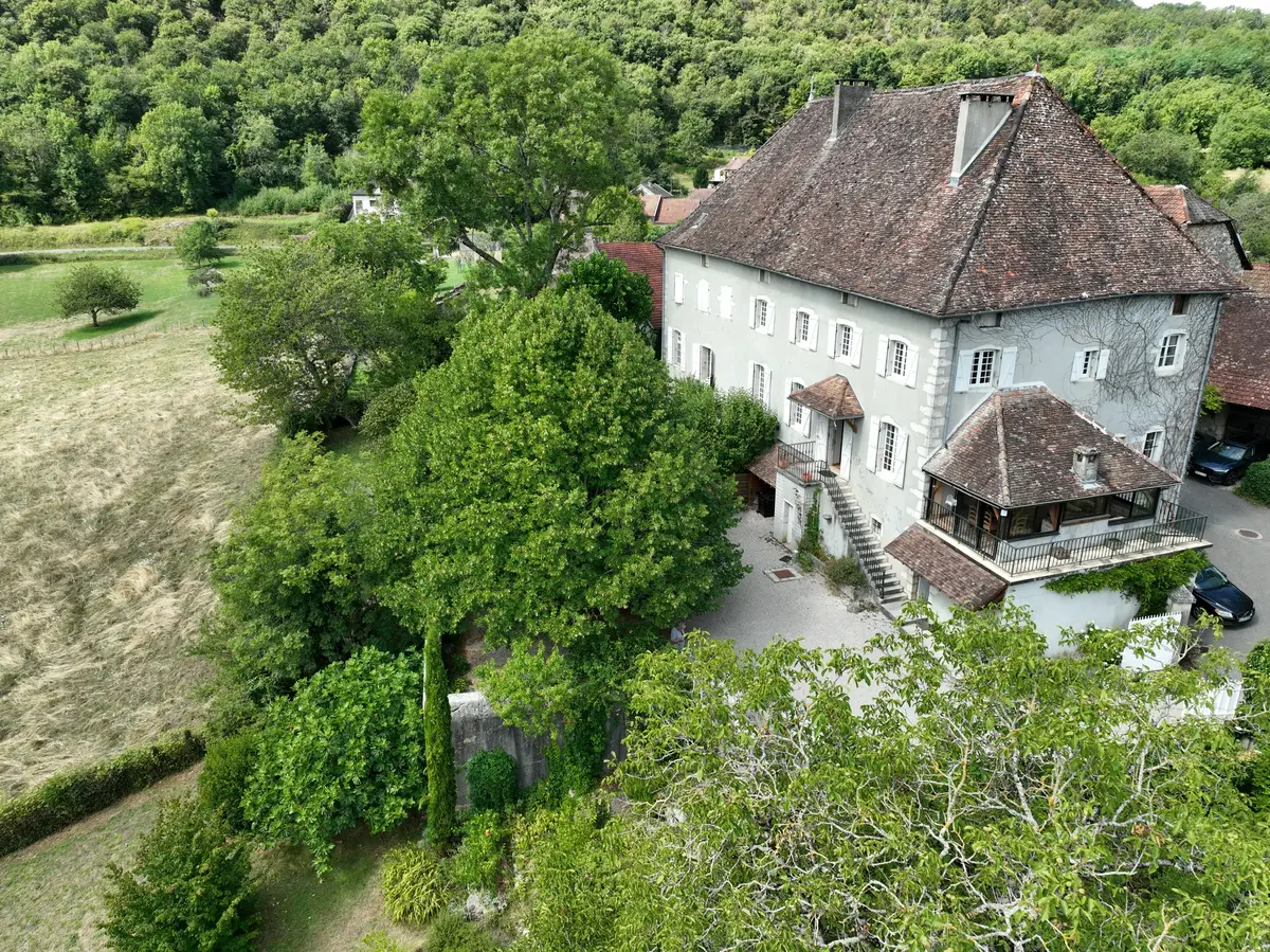Villa — Photo 1